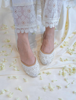 Vegan Jutti for Festive White Gulnar by Mulmul