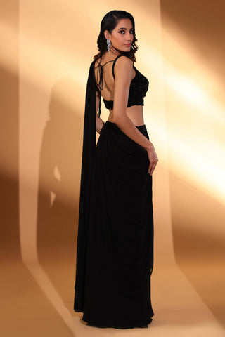 Pre-draped saree Indian Wedding – Black Saree by Kiyohra