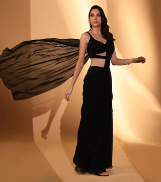 Pre-draped saree Indian Wedding – Black Saree by Kiyohra