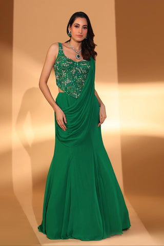 Pre-draped saree Indian Wedding – Green Saree-Lehenga by Kiyohra