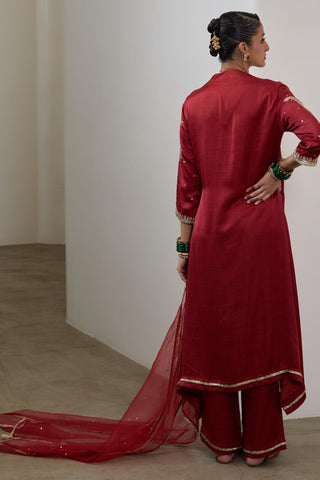 Kurta Set for Indian Wedding – Red Pashmina by Sheela Suthar