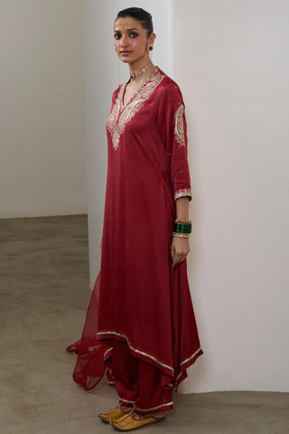 Kurta Set for Indian Wedding – Red Pashmina by Sheela Suthar