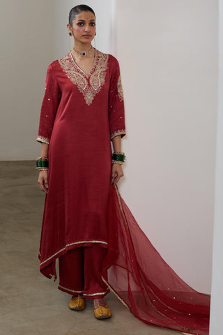 Kurta Set for Indian Wedding – Red Pashmina by Sheela Suthar