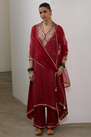 Kurta Set for Indian Wedding – Red Pashmina by Sheela Suthar
