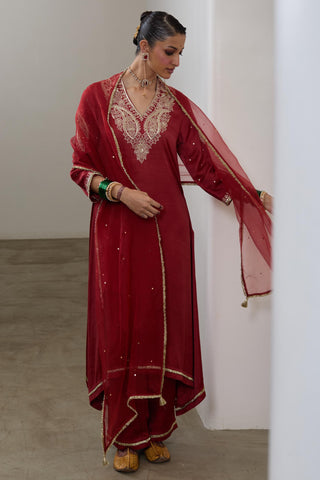 Kurta Set for Indian Wedding – Red Pashmina by Sheela Suthar