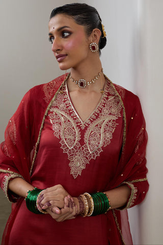 Kurta Set for Indian Wedding – Red Pashmina by Sheela Suthar