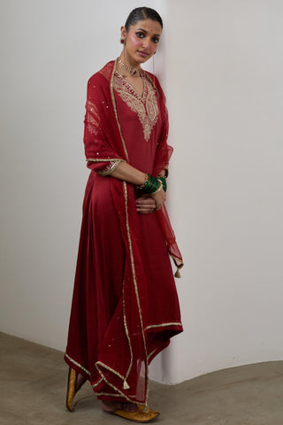 Kurta Set for Indian Wedding – Red Pashmina by Sheela Suthar