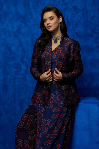 Blue long tunic with pleated trouser and blazer