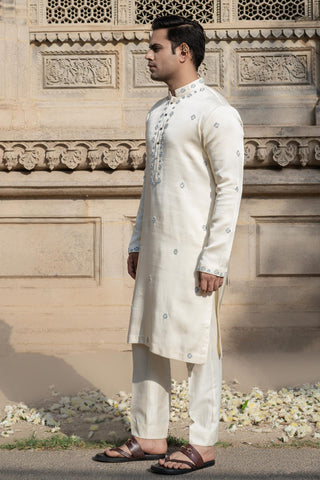 Ivory aroh kurta set