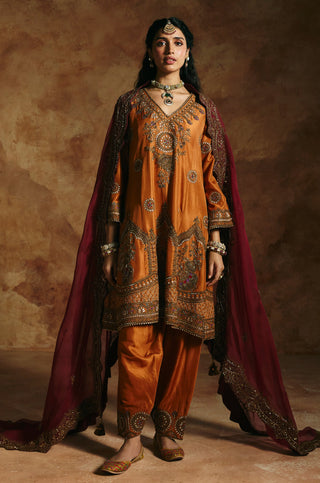 Front view of the rust kurta set with the maroon organza dupatta draped over the shoulders by Aman Takyar at Mrs. G