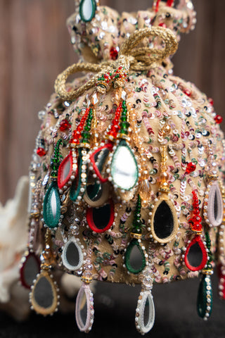 White aaina bucket rangeela potli