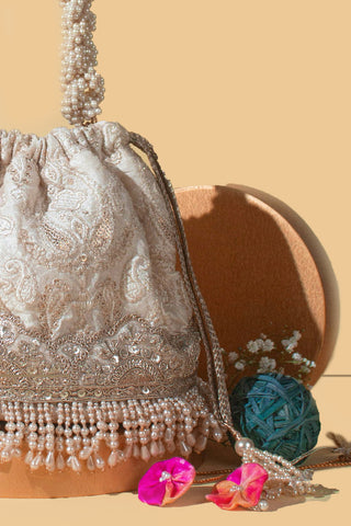 White chaand bucket bag