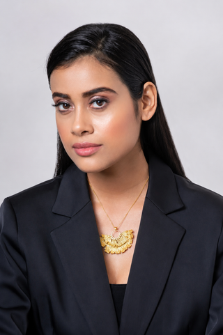 Gold ginkgo wide pendant necklace