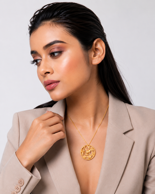 Gold ginkgo round pendant necklace