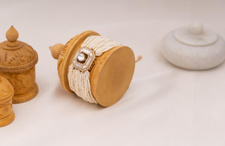 Bracelet Modern Wear - White Avreen Pearl Bracelet by Putstyle