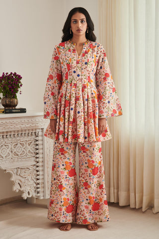 Kurta set for women for Indian Wedding – Vinamrh dinchariya kurta set by Shasha Gaba