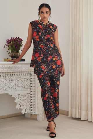 Kurta set for women for Indian Wedding – Kasturi dinchariya kurta set by Shasha Gaba