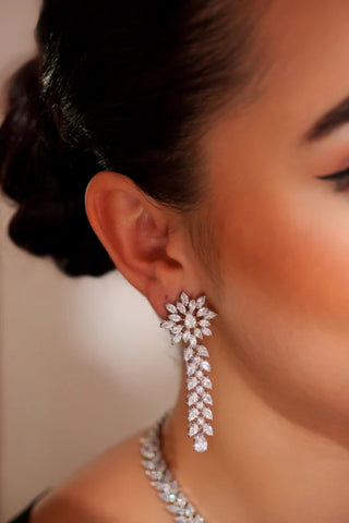 Necklace Set for Festive – White Qirat Diamond Necklace by Zevar by Geeta