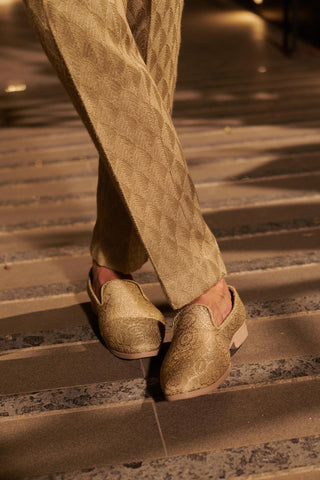 Green hand-embroidered hitch jacket set