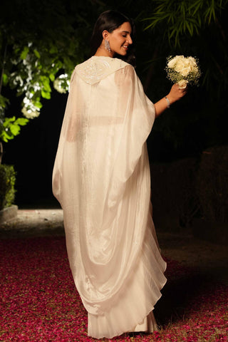 Ivory dil se zaraa cape set