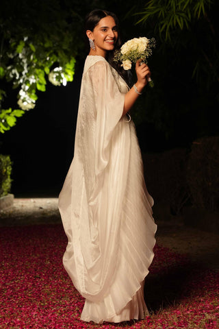 Ivory dil se zaraa cape set