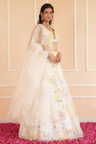 Ivory dil se avira lehenga