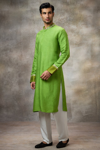 Green solid kurta with brocade details at cuffs and collar