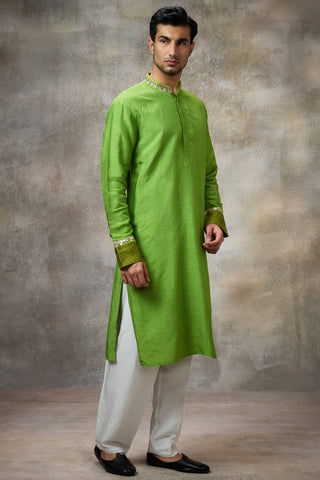 Green solid kurta with brocade details at cuffs and collar