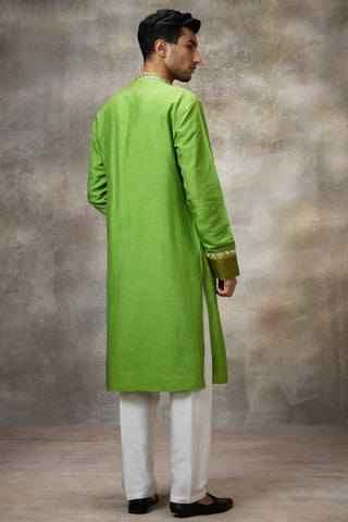 Green solid kurta with brocade details at cuffs and collar