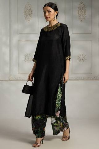 Black neckline embellished tunic