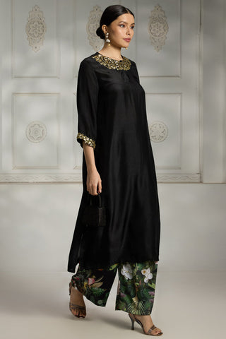 Black neckline embellished tunic