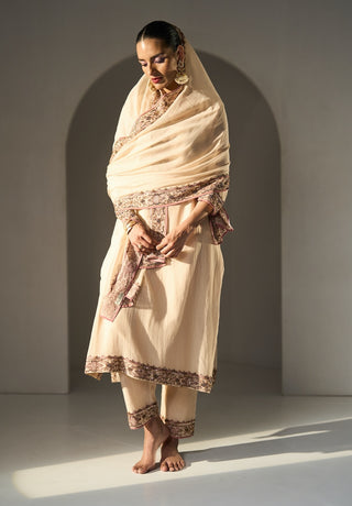 Cream pavit kurta set