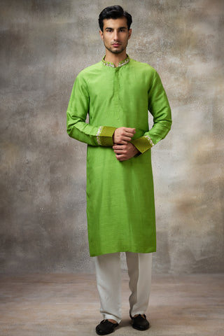 Green solid kurta with brocade details at cuffs and collar