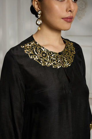 Black neckline embellished tunic