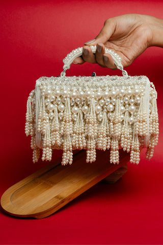 White gilt kasse bag