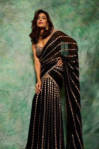 Pre-Draped Saree for Wedding Reception – Black Jug Mug by Vvani By Vani Vats