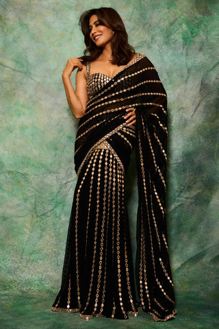 Pre-Draped Saree for Wedding Reception – Black Jug Mug by Vvani By Vani Vats