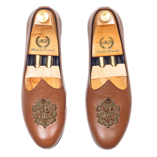 Tan brown royal crest leather juttis