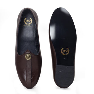 Brown pasha signature lion buckle leather juttis