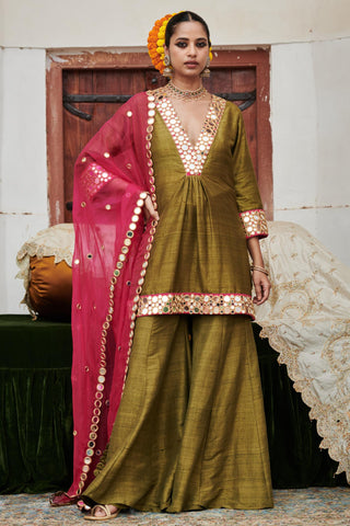 Green sheesh naach harit suit