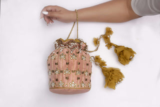 Pink maharani haar-inspired kundan potli