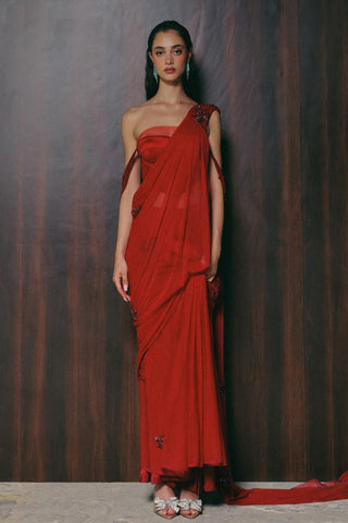 Red saree set - Indian Wedding - Roman Motif Saree by The Little Black Bow