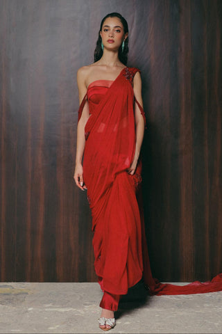 Red saree set - Indian Wedding - Roman Motif Saree by The Little Black Bow