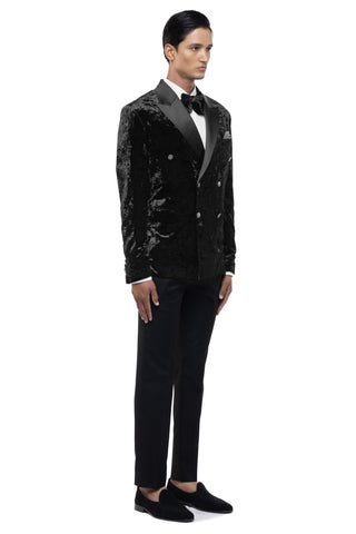 Black metallic buttons peak lapel tuxedo set