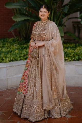 Lehenga Set Indian Wedding - Gold swarnali bridal by Itrh