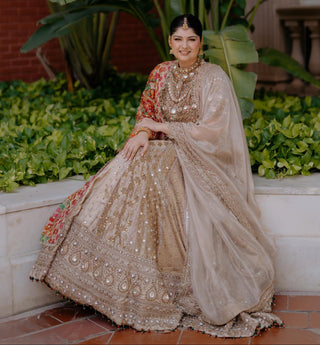 Lehenga Set Indian Wedding - Gold swarnali bridal by Itrh