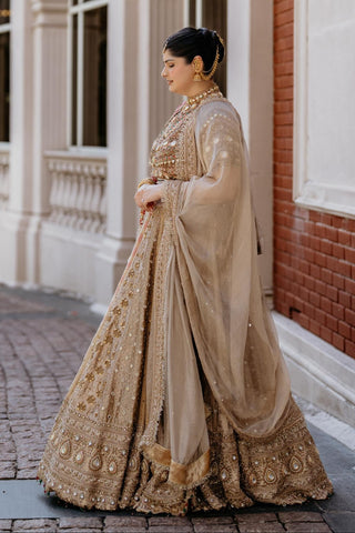 Lehenga Set Indian Wedding - Gold swarnali bridal by Itrh