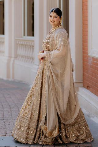 Lehenga Set Indian Wedding - Gold swarnali bridal by Itrh