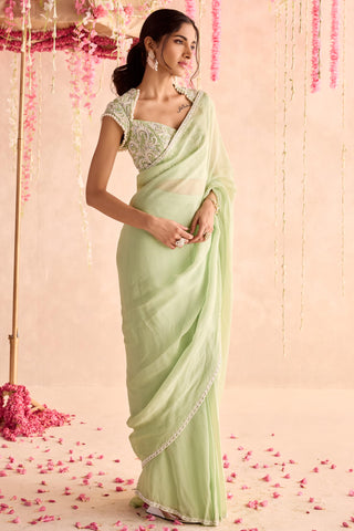 Green daisy under bloom concept saree