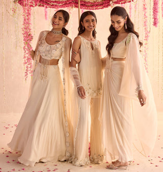 Ivory daffodil under bloom cape set